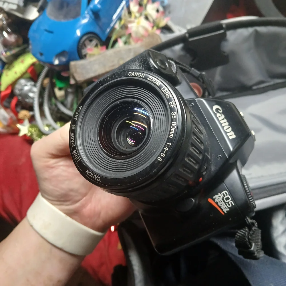 Canon EOS Rebel S II 35mm film camera And EF-S 18–55mm f/3.5-5.6 IS II Bag/charg
